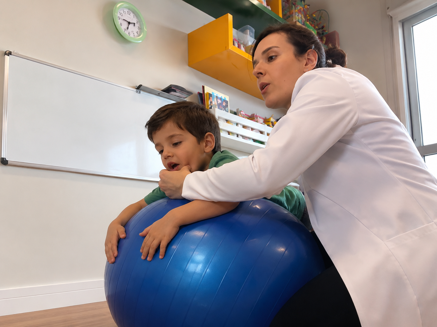 Mariana em atendimento fonoaudiológico infantil